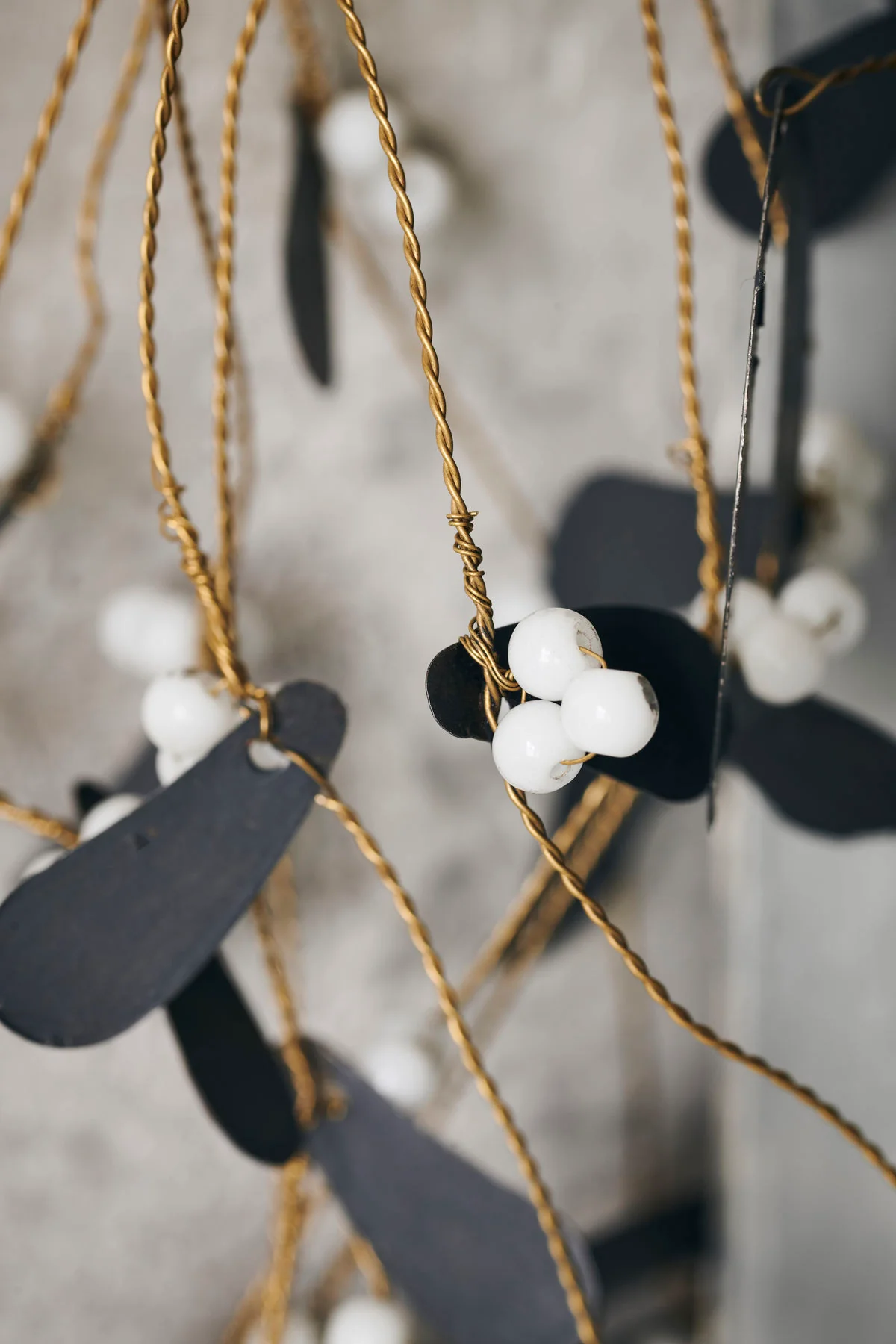 Ornament Mistletoe - Black (13.78 in) - Image 3