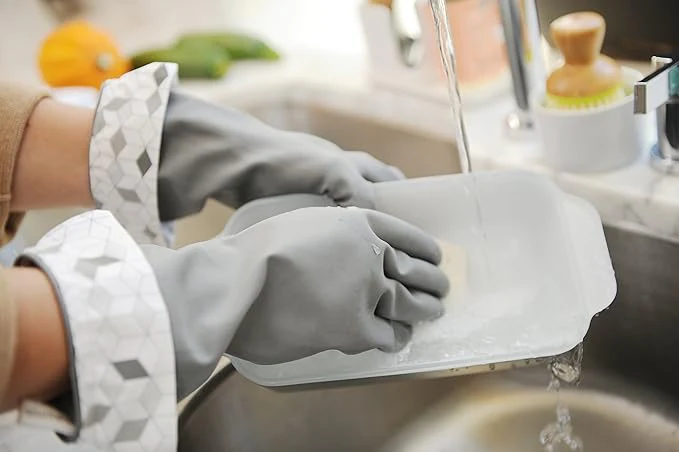 Splash Patrol Natural Latex Cleaning Gloves - Image 4